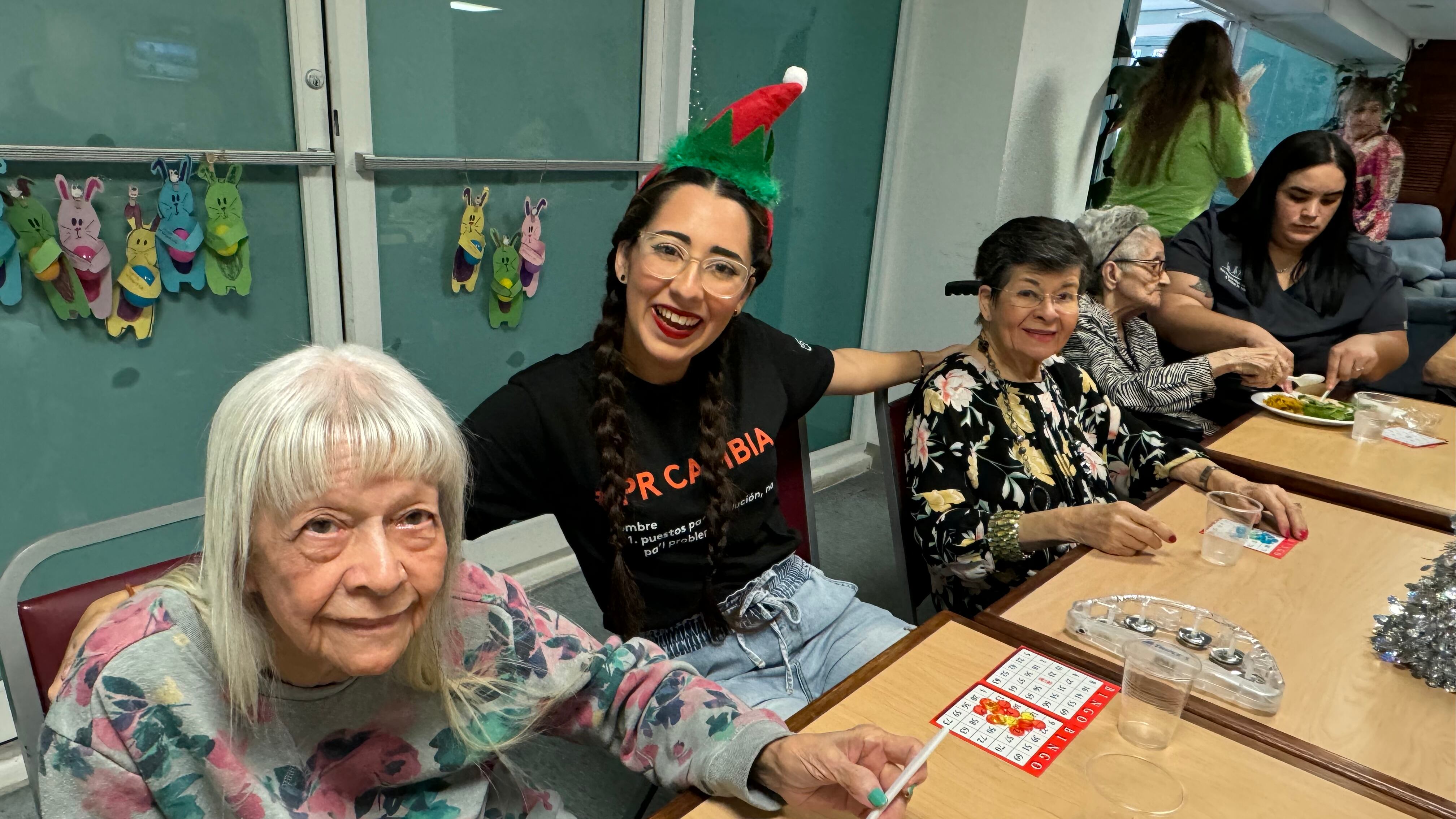 Llevan alegría a adultos mayores en Bayamón