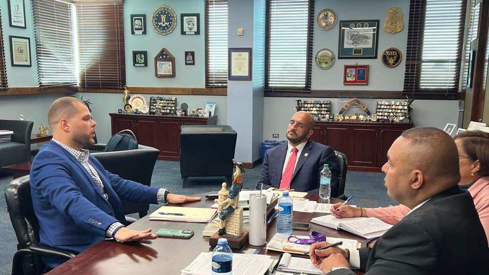 Coordinan esfuerzos para reforzar seguridad en residenciales públicos