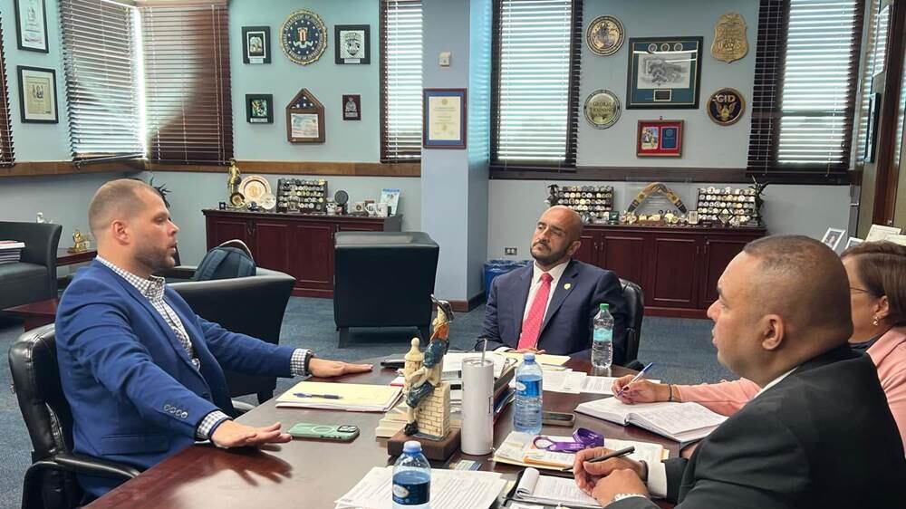 Coordinan esfuerzos para reforzar seguridad en residenciales públicos