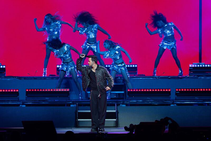 Luis Fonsi, 25 años Tour