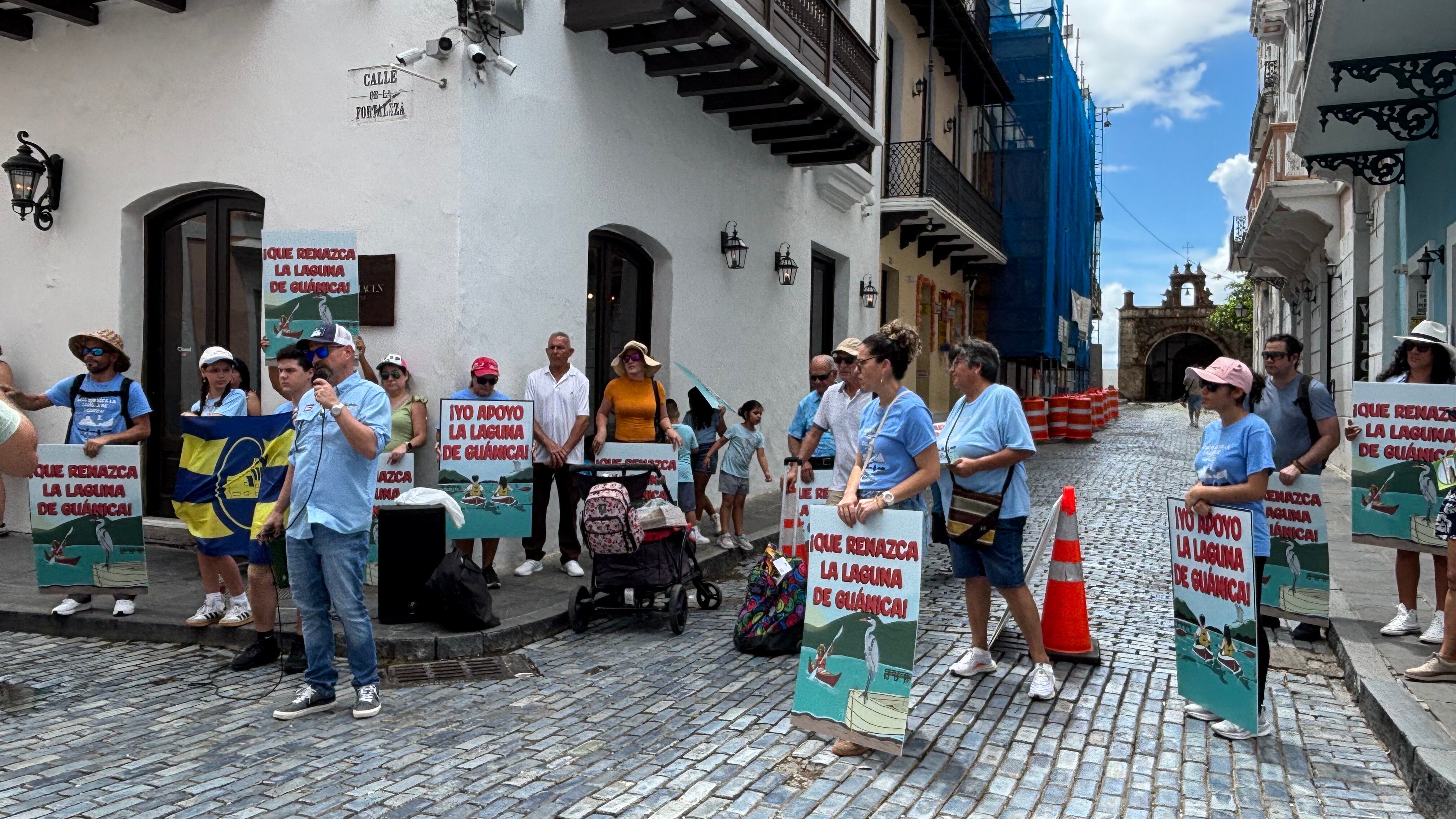 Comunidades de Guánica llegaron hasta La Fortaleza para solicitar un proceso justo en la restauración de la Laguna.