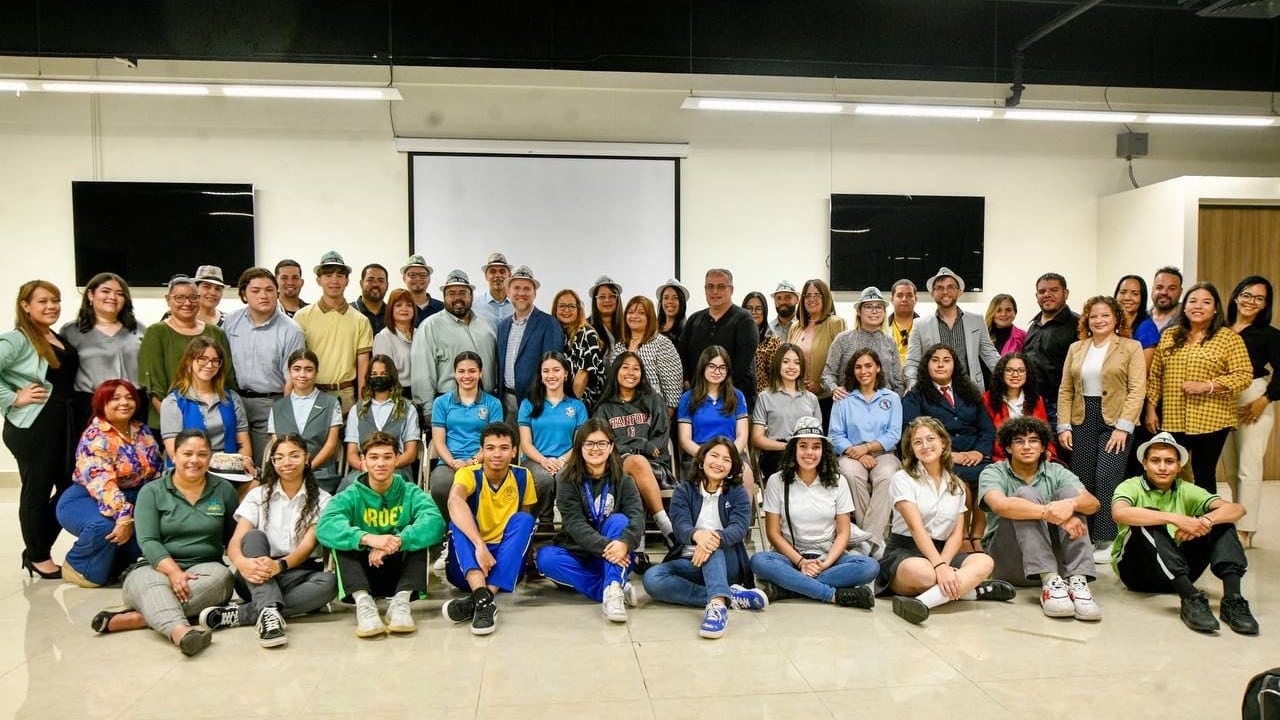 Estudiantes del DE competirán en feria internacional de ciencias e ingeniería.