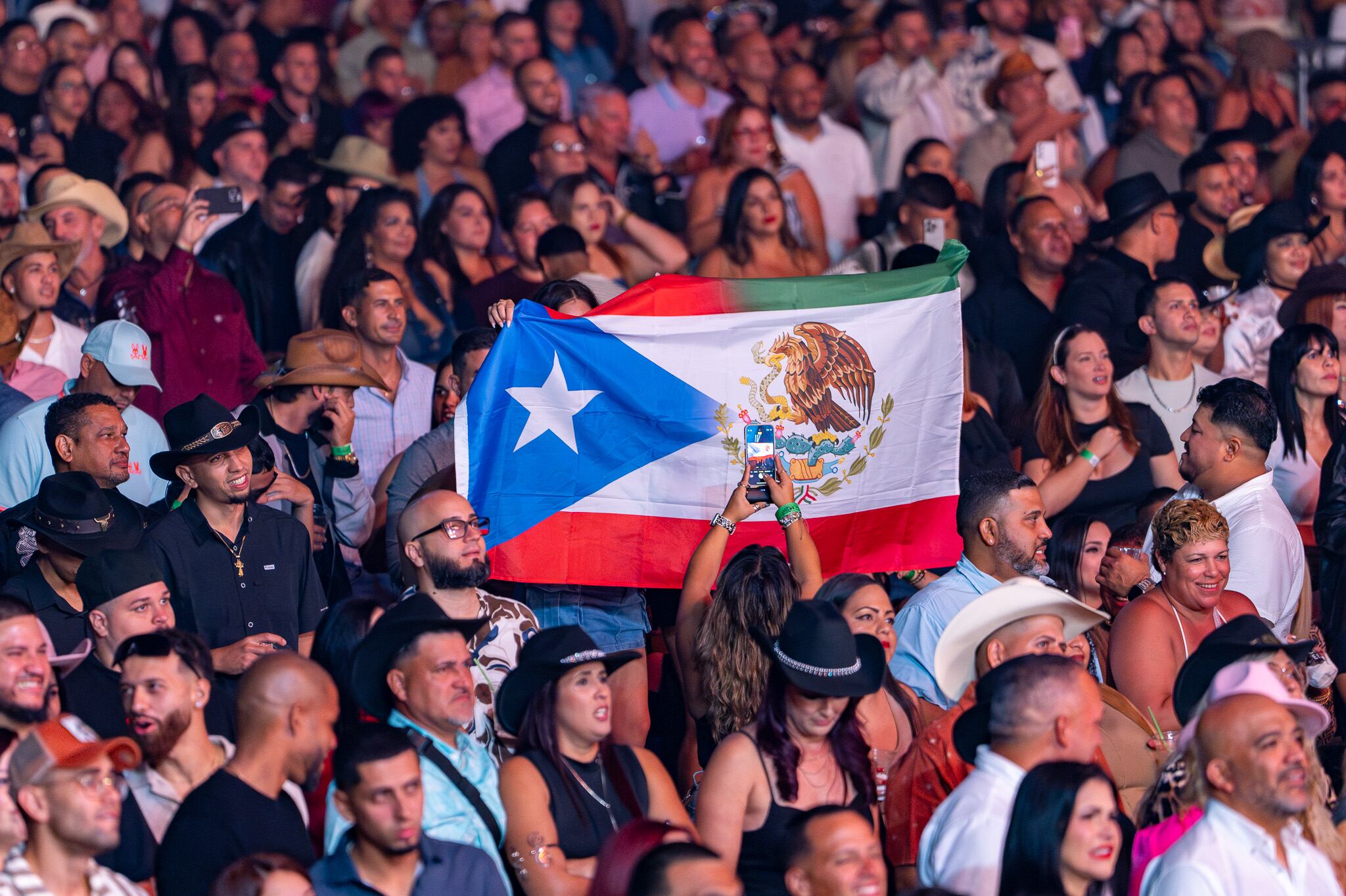 Grupo Firme en su concierto en Puerto Rico.