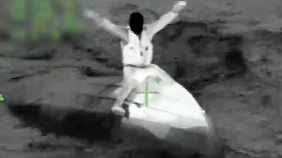 Guardia Costera y FURA rescatan a cinco personas tras doble volcadura en Toa Baja