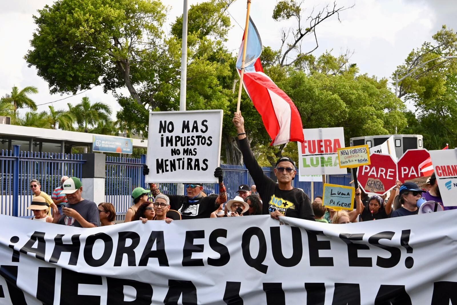 Ciudadanos se tiraron a la calle para exigir la salida de LUMA.
