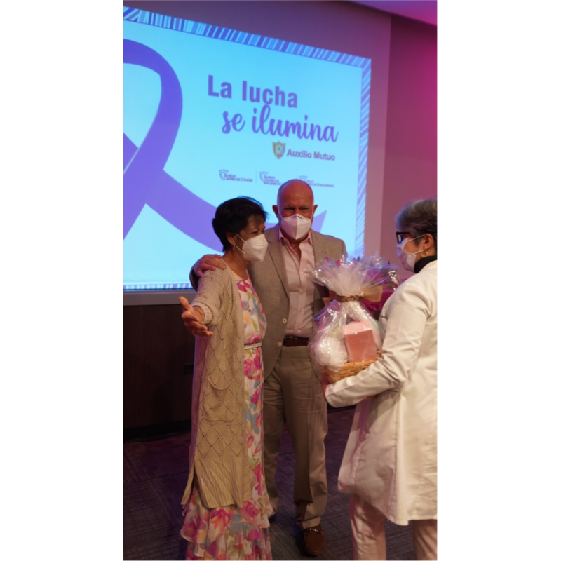 La madrina del evento, Yolanda Rodríguez, junto a sus doctores, Dr. Miguel Echenique y Dra. Margarita Bruno.