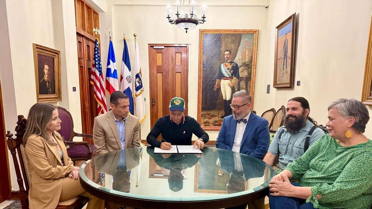 Firma de nueva sede para el Centro de Estudios Avanzados.