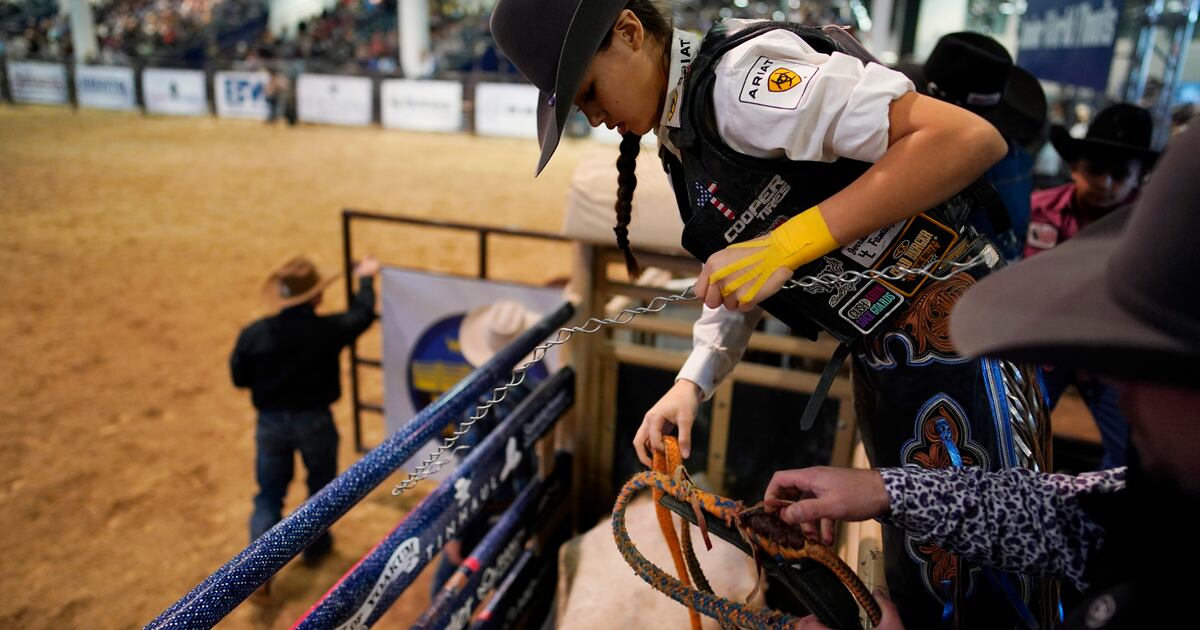 Adolescente quiere ser la primera mujer en el nivel más alto del rodeo ...