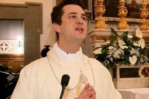 Sacerdote fue detenido por organizar orgías y comprar drogas con dinero de los fieles