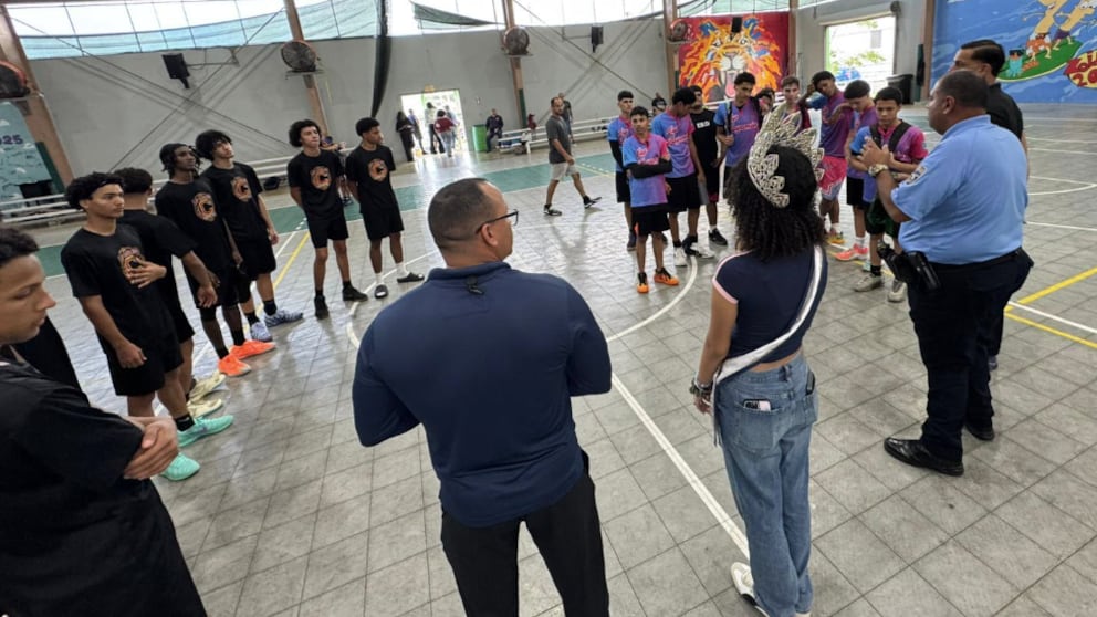 Carolina gana torneo juvenil de baloncesto de la Liga Atlética Policiaca.