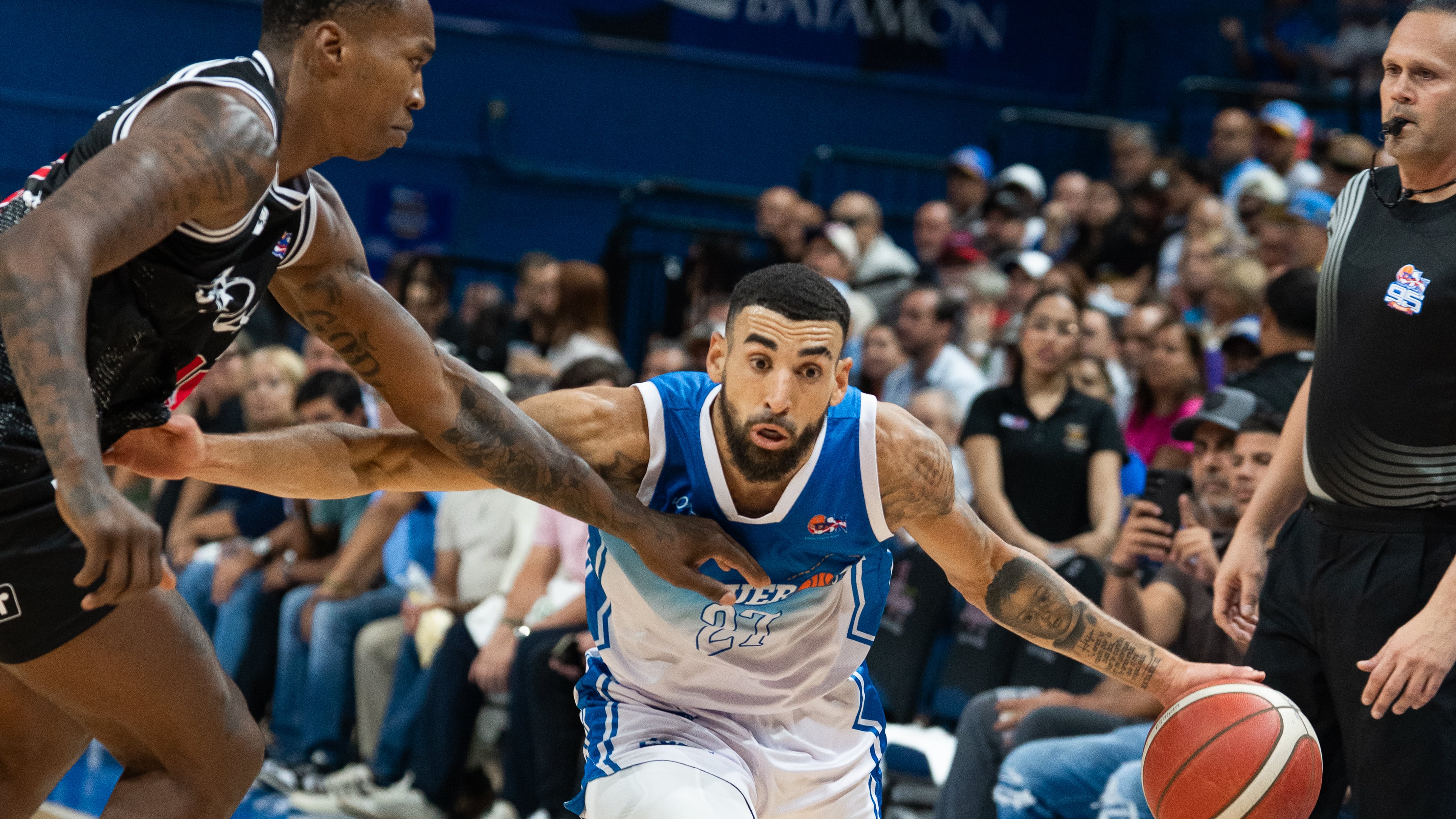 Los Vaqueros de Bayamón toman ventaja de 3-0 en la serie ante los Gigantes de Carolina.