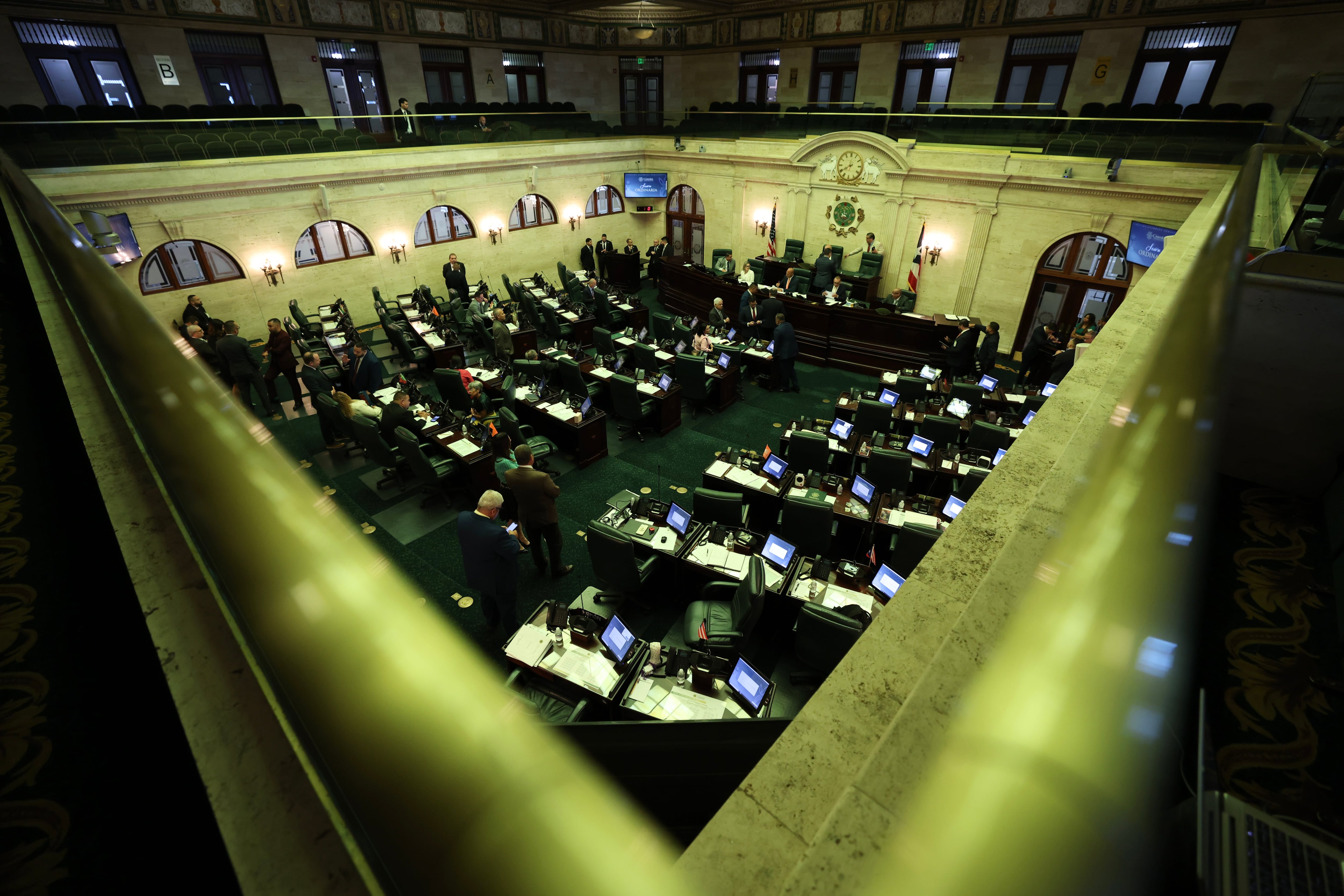 Legislatura aprueba primer proyecto sobre sistema de permisos