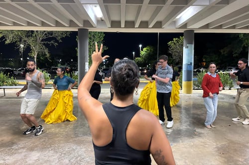 Comunidad sorda de Puerto Rico se conecta con la bomba a través de innovador proyecto cultural