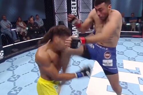 VIDEO: Peleador mexicano propina brutal nocaut con rodillazo