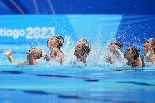 Nadador de Estados Unidos hace historia en natación artística de los Panamericanos