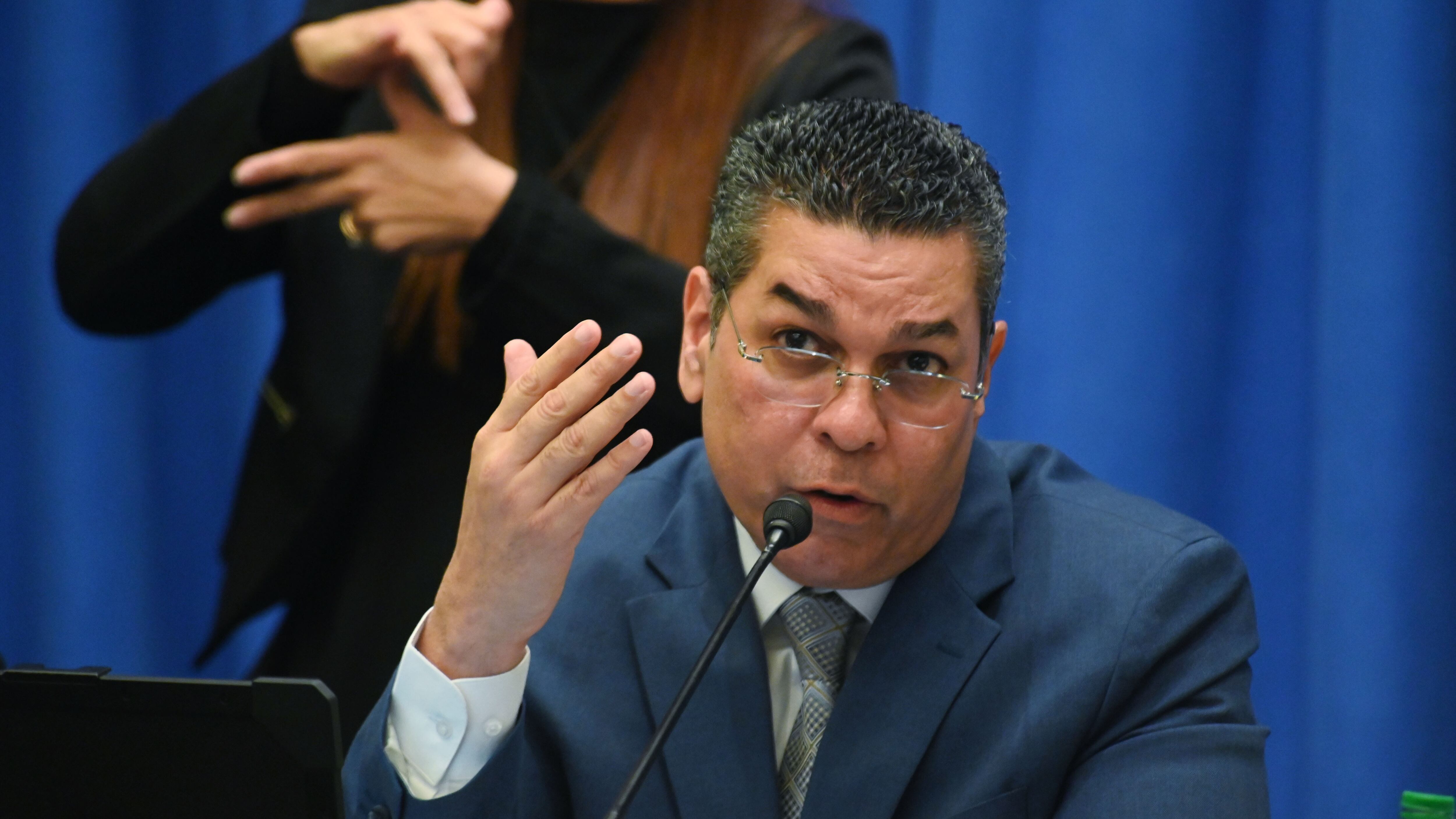 El Czar de Energía, Josué Colón, llega a la Reunión del Comité de Transformación Energética