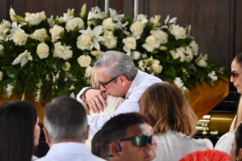 Dorado despide a Carlos López