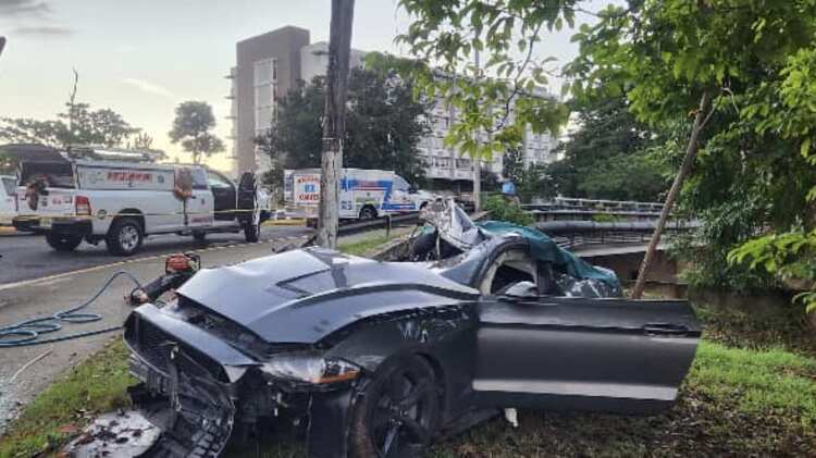 Dos personas murieron este jueves, en un accidente de tránsito frente al Recinto Univerisario de Mayagüez.