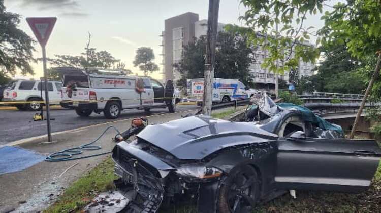 Dos personas murieron este jueves, en un accidente de tránsito frente al Recinto Univerisario de Mayagüez.