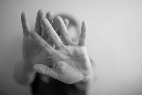 Cerca de 50,000 mujeres y niñas fueron víctimas de feminicidio en 2024 en el mundo