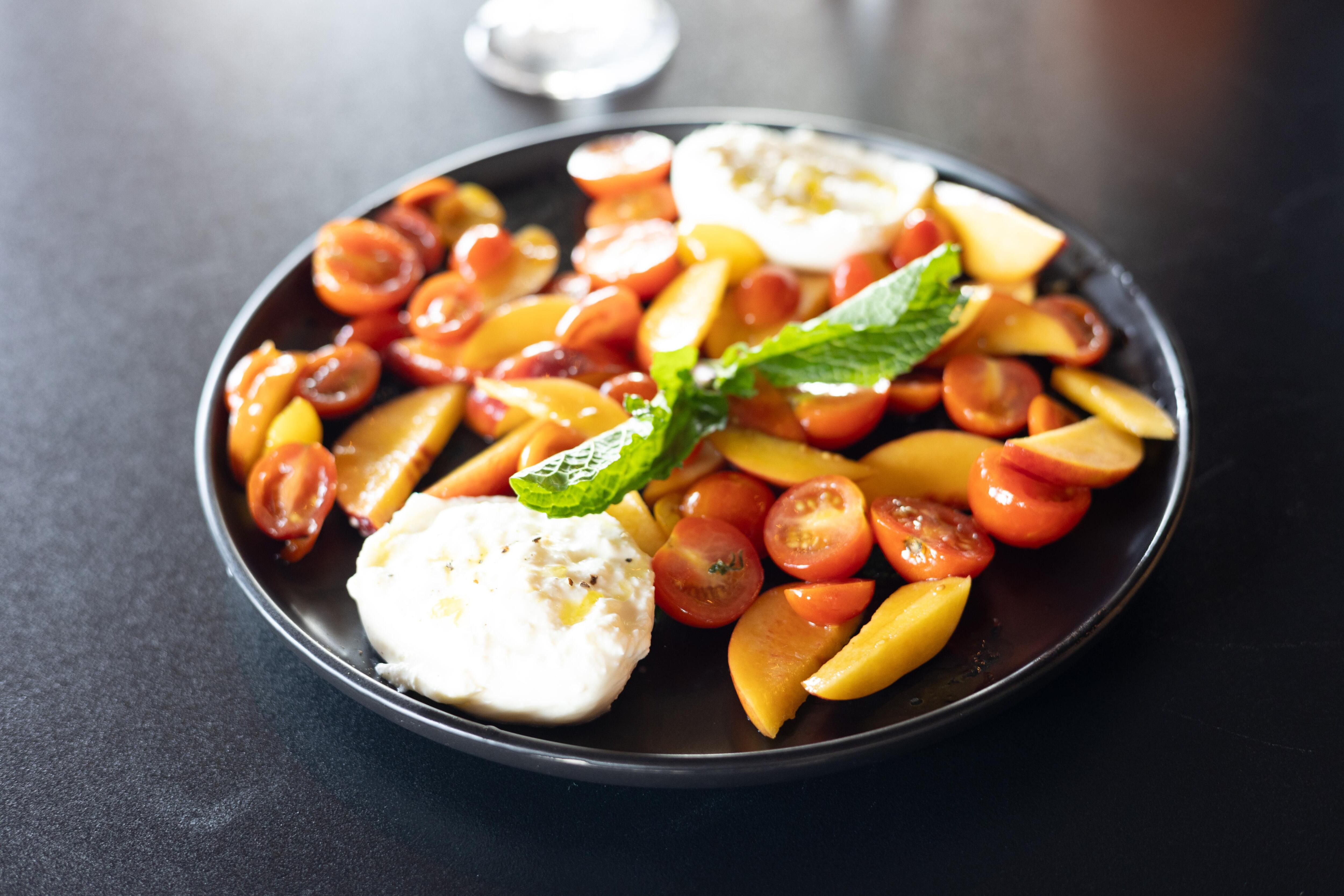 Cutz Steakhouse and Seafood