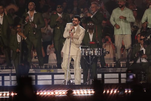 Bad Bunny festeja la unión de Puerto Rico y México con su gira ‘Debí Tirar Más Fotos’