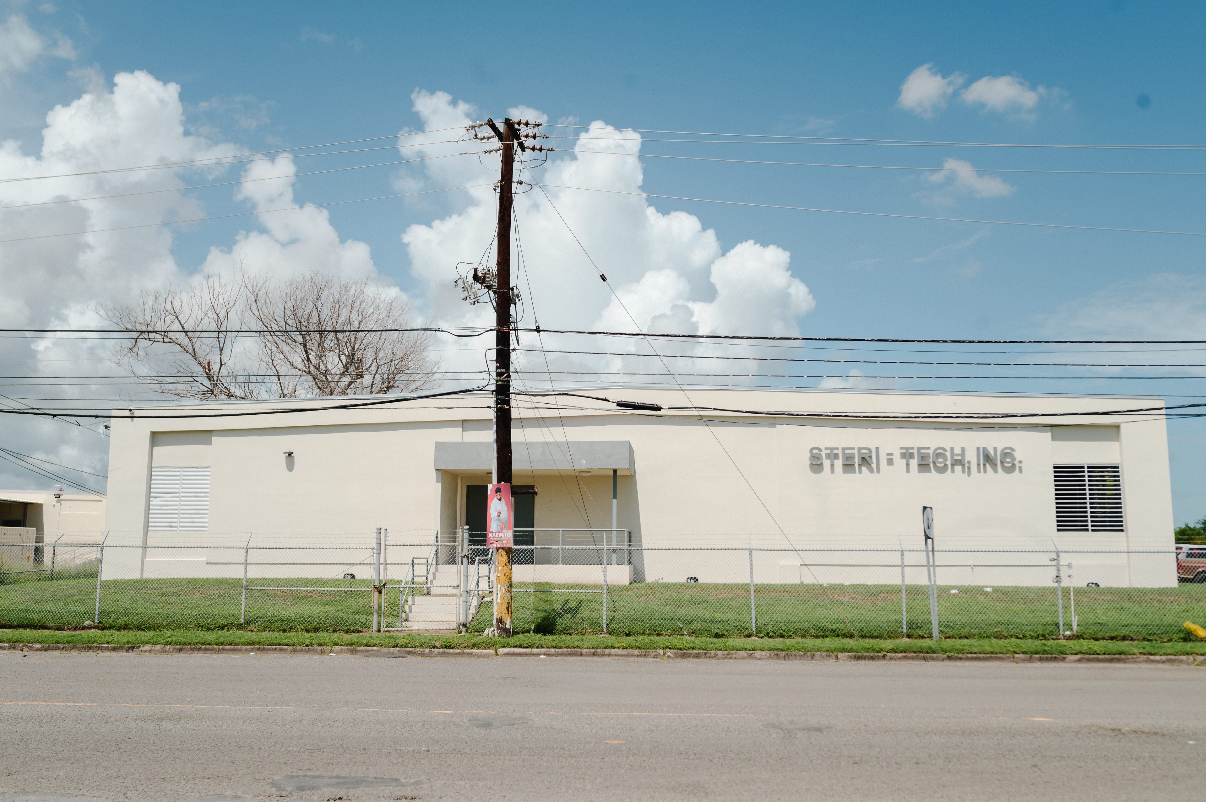 12 de julio de 2024. Salinas, PR. Foto amplia del edificio 2 de Steritech. (Foto por Esteban G. Morales Neris | Centro de Periodismo Investigativo/Grist)