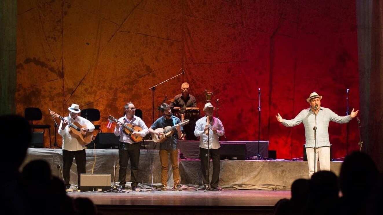 Reconocen al trovador y director de Decimanía de Puerto Rico.