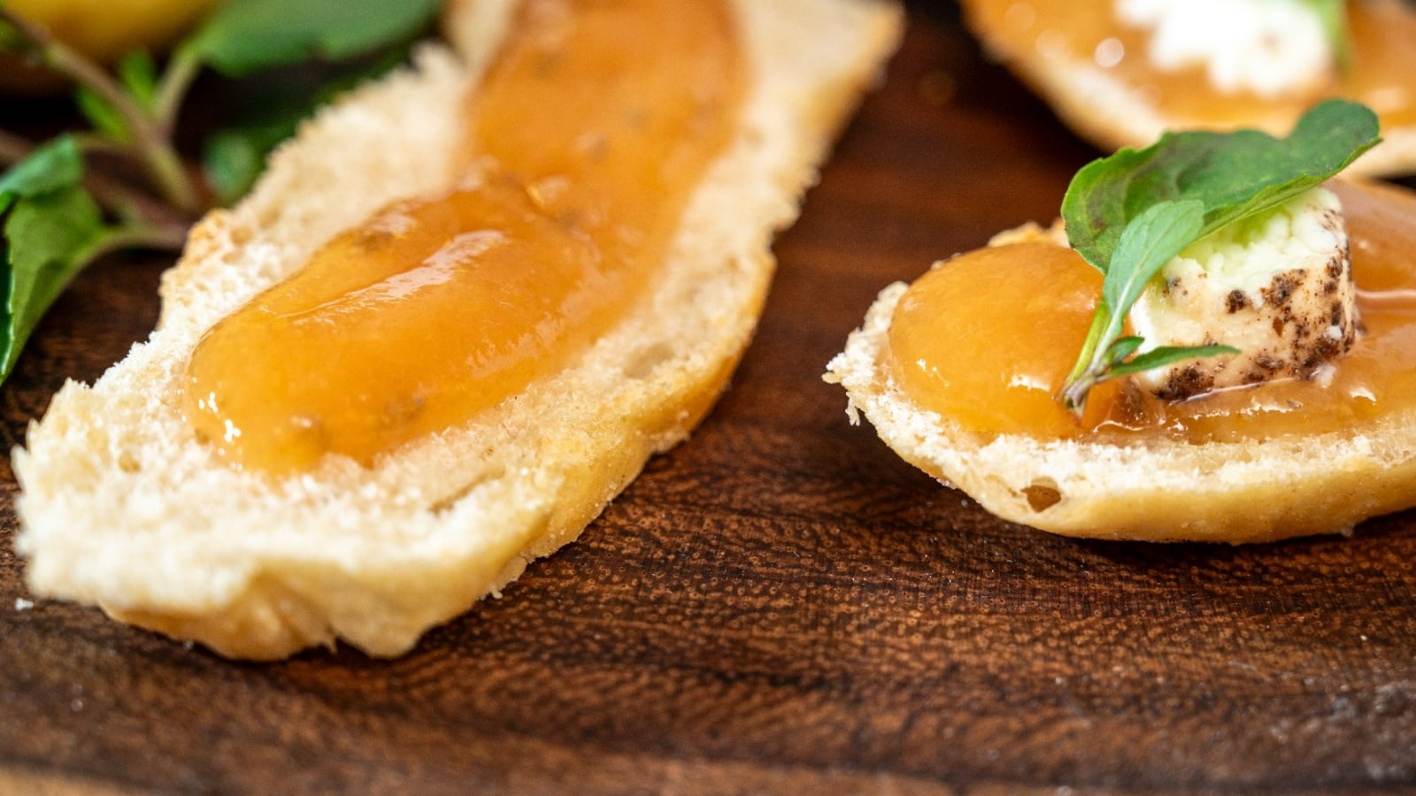 Hechas con fruta de alta calidad, y de variedades únicas, esta conserva dulce y untable se esta ganado el paladar de los comensales en América del Norte