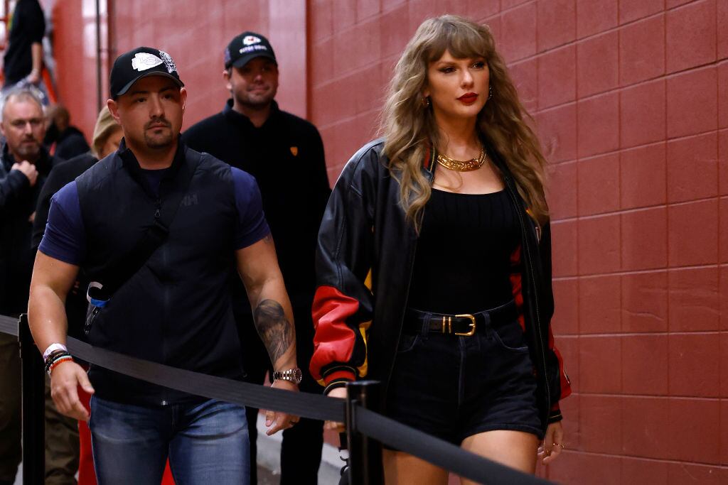 KANSAS CITY, MISSOURI - NOVEMBER 04: Taylor Swift arrives before the game between the Kansas City Chiefs and the Tampa Bay buccaneers at GEHA Field at Arrowhead Stadium on November 04, 2024 in Kansas City, Missouri. (Photo by David Eulitt/Getty Images)