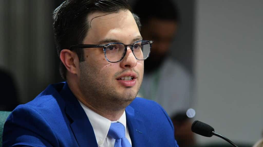 El representante Héctor Ferrer en vistas públicas de la Cámara de Representantes.