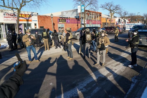Protestas reclaman salida de agentes federales de inmigración tras muerte de manifestante en Minneapolis