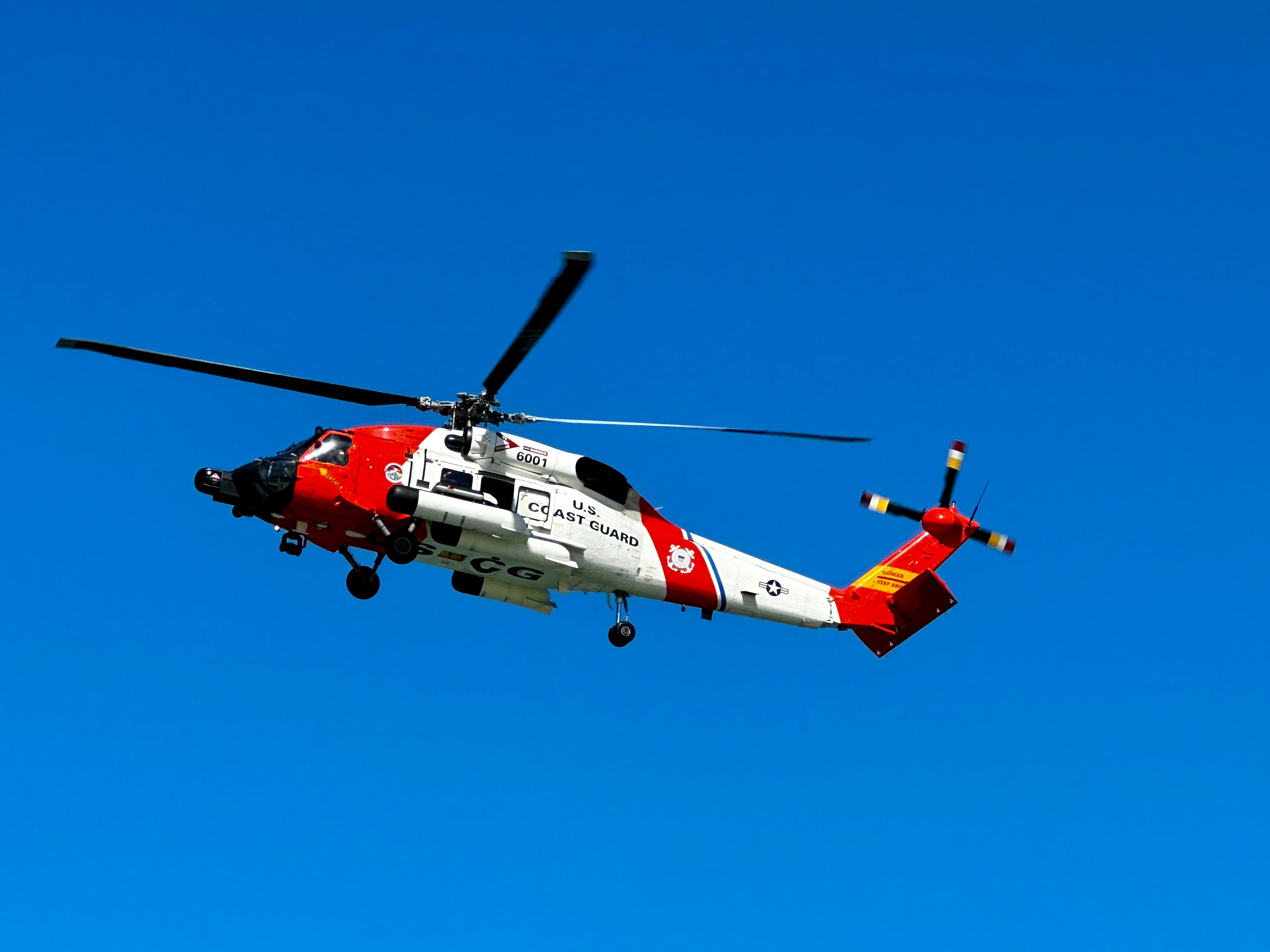 Estables rescatistas tras incidente durante búsqueda de turista en Manatí