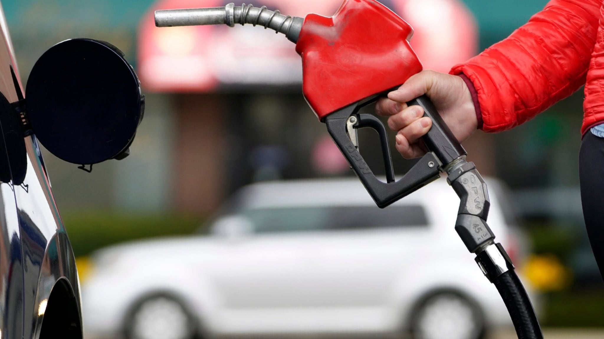 La disminución del precio de la gasolina es catalogado como histórico.