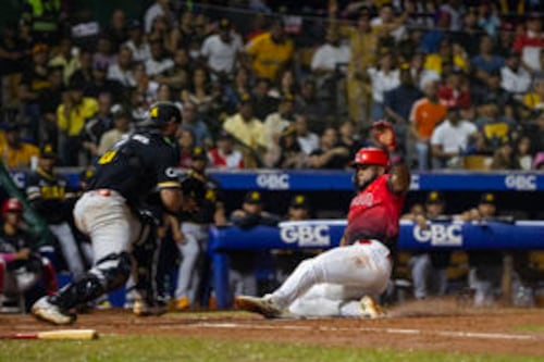 Lake anota cuadrangular y Leones derrotan a Águilas en la semifinal del béisbol dominicano