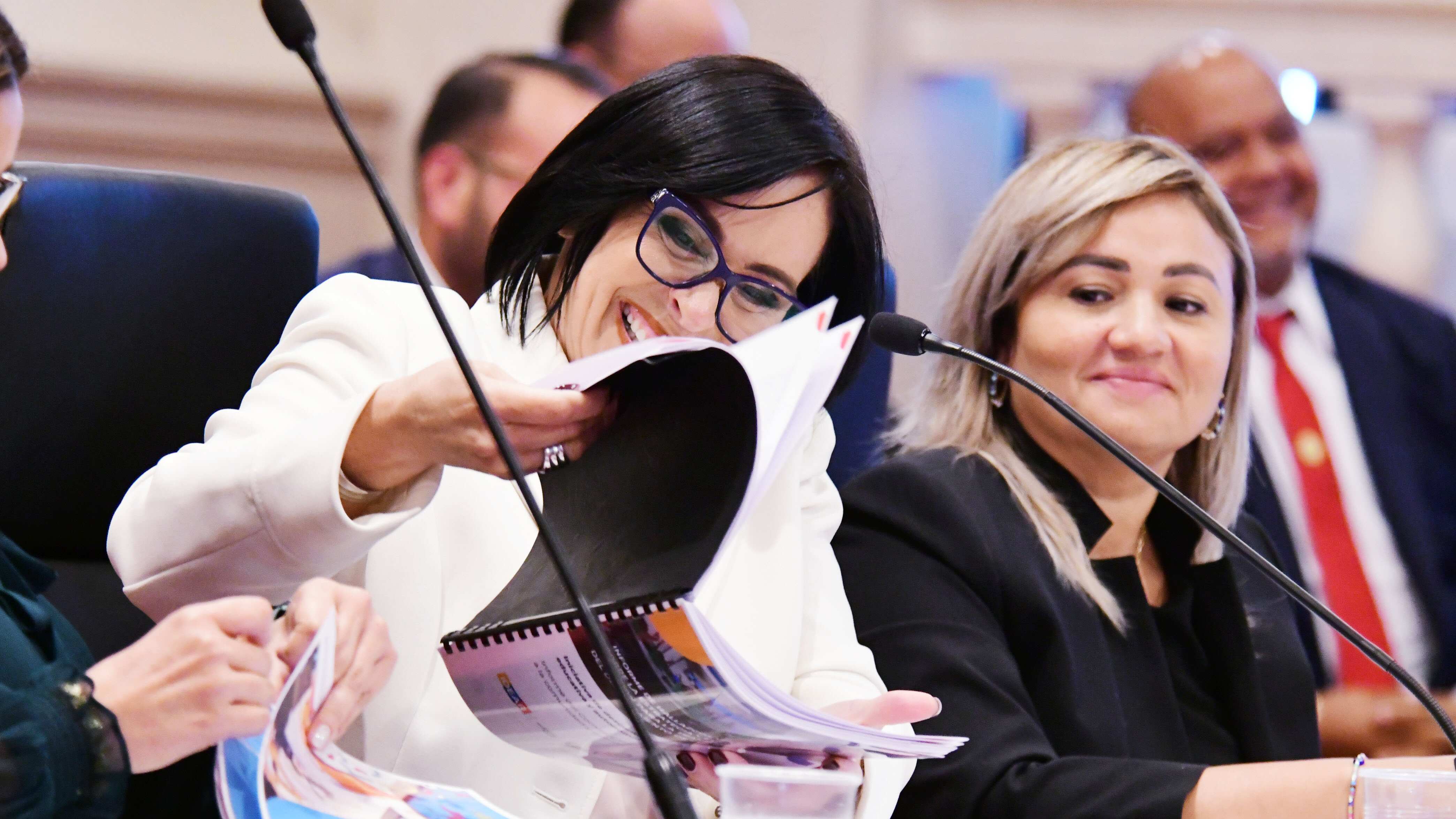 Vista de nombramiento de la Secretaria de Educación, Yanira Raíces Vega