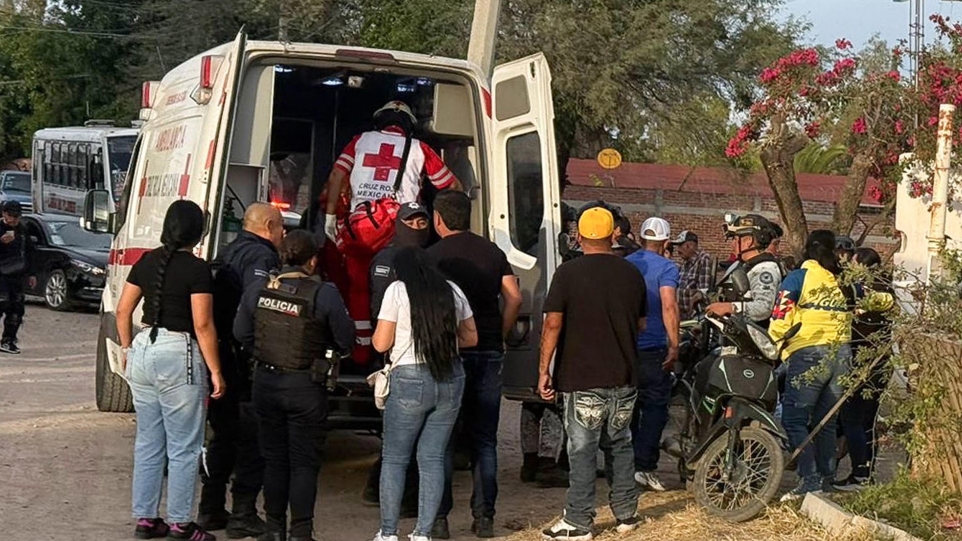 Al menos 11 muertos y 12 lesionados tras tiroteo en campo de fútbol en el centro de México