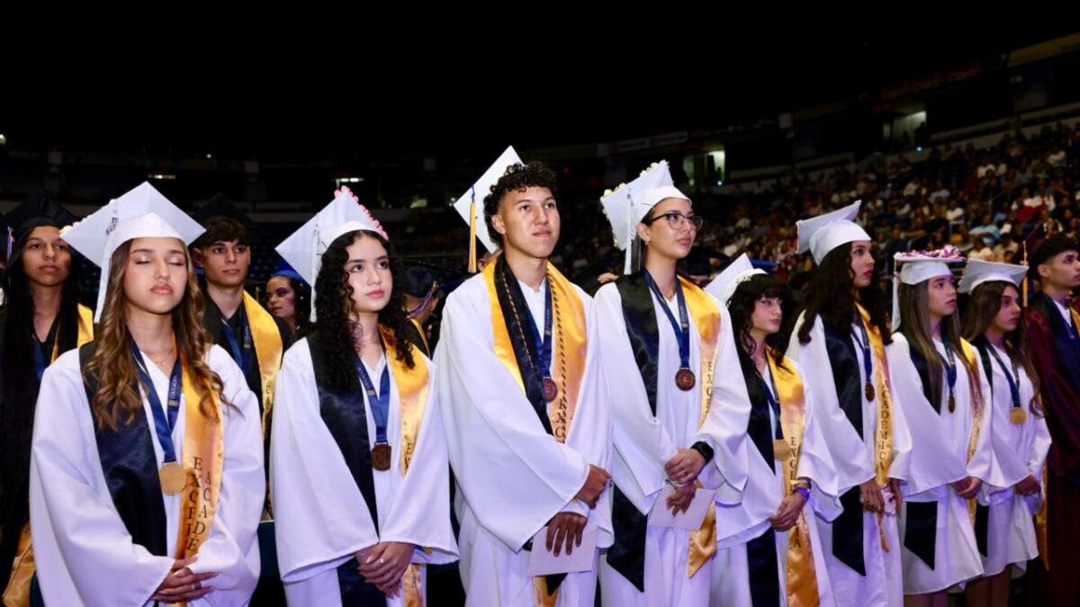 Educación reconoce a 1,516 estudiantes por la excelencia académica 2025