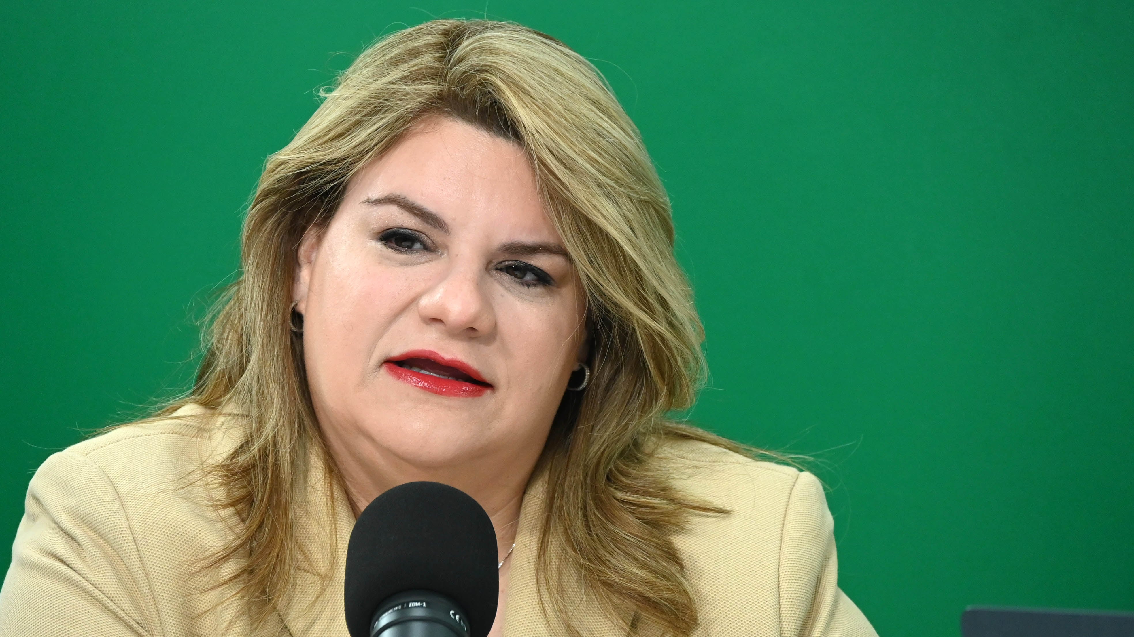 Metro 13 horas 13 años. Entrevista Gobernadora Jennifer González.