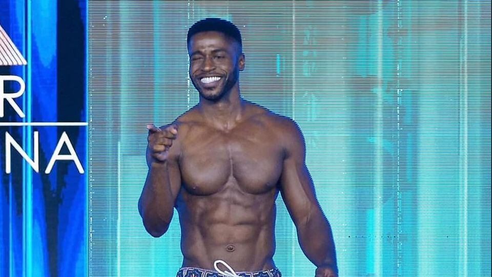 Fezile Mkhize de Sudáfrica gana Mister Supranational 2024.