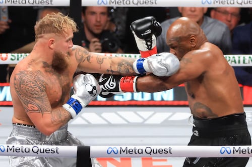 Jake Paul gana por decisión a Mike Tyson