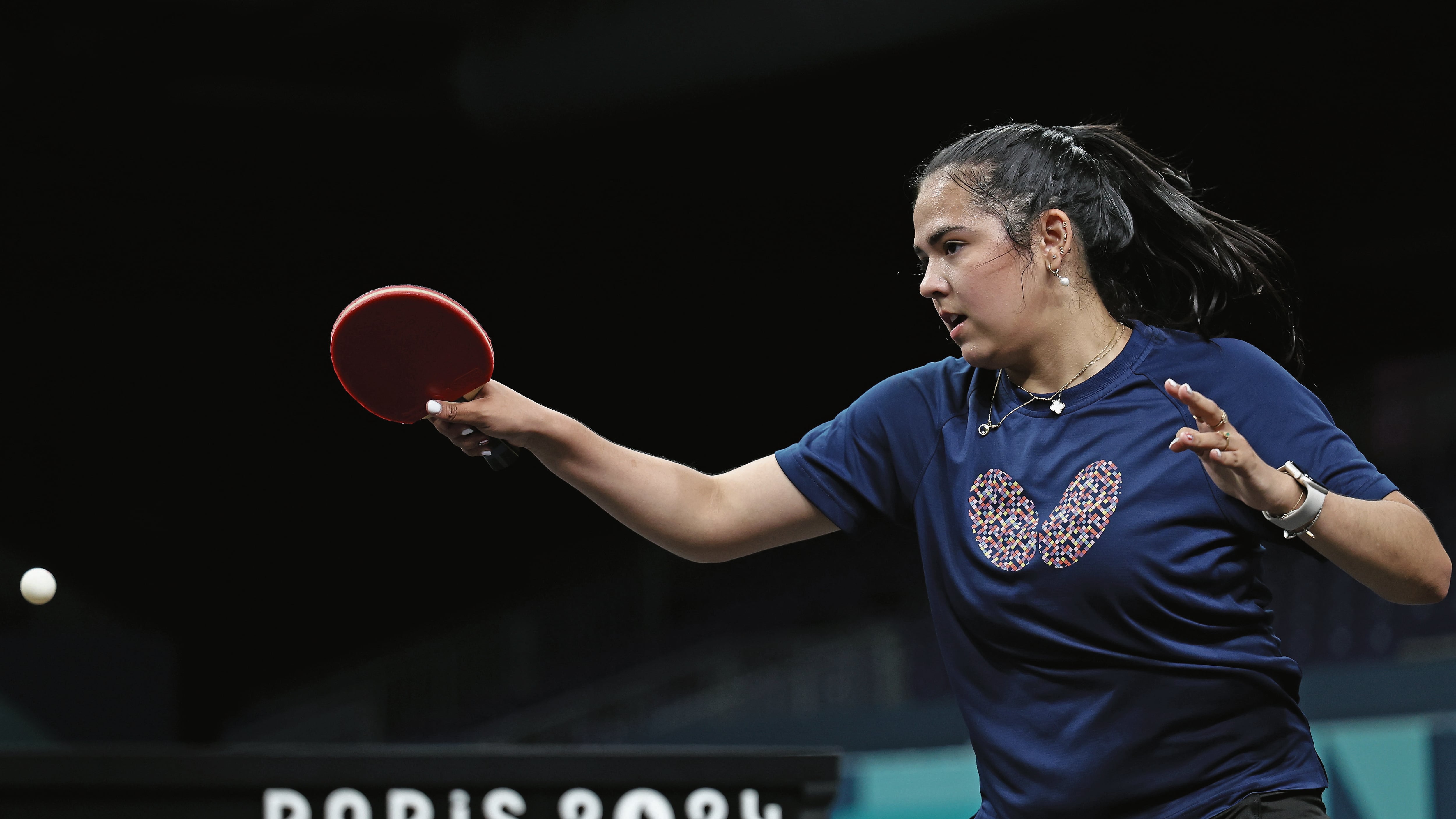 PARÍS, FRANCIA - 21 DE JULIO: Adriana Díaz del equipo de Puerto Rico en acción durante la sesión de entrenamiento previa a los Juegos Olímpicos de París 2024 el 21 de julio de 2024 en París, Francia. (Foto de Lintao Zhang/Getty Images)