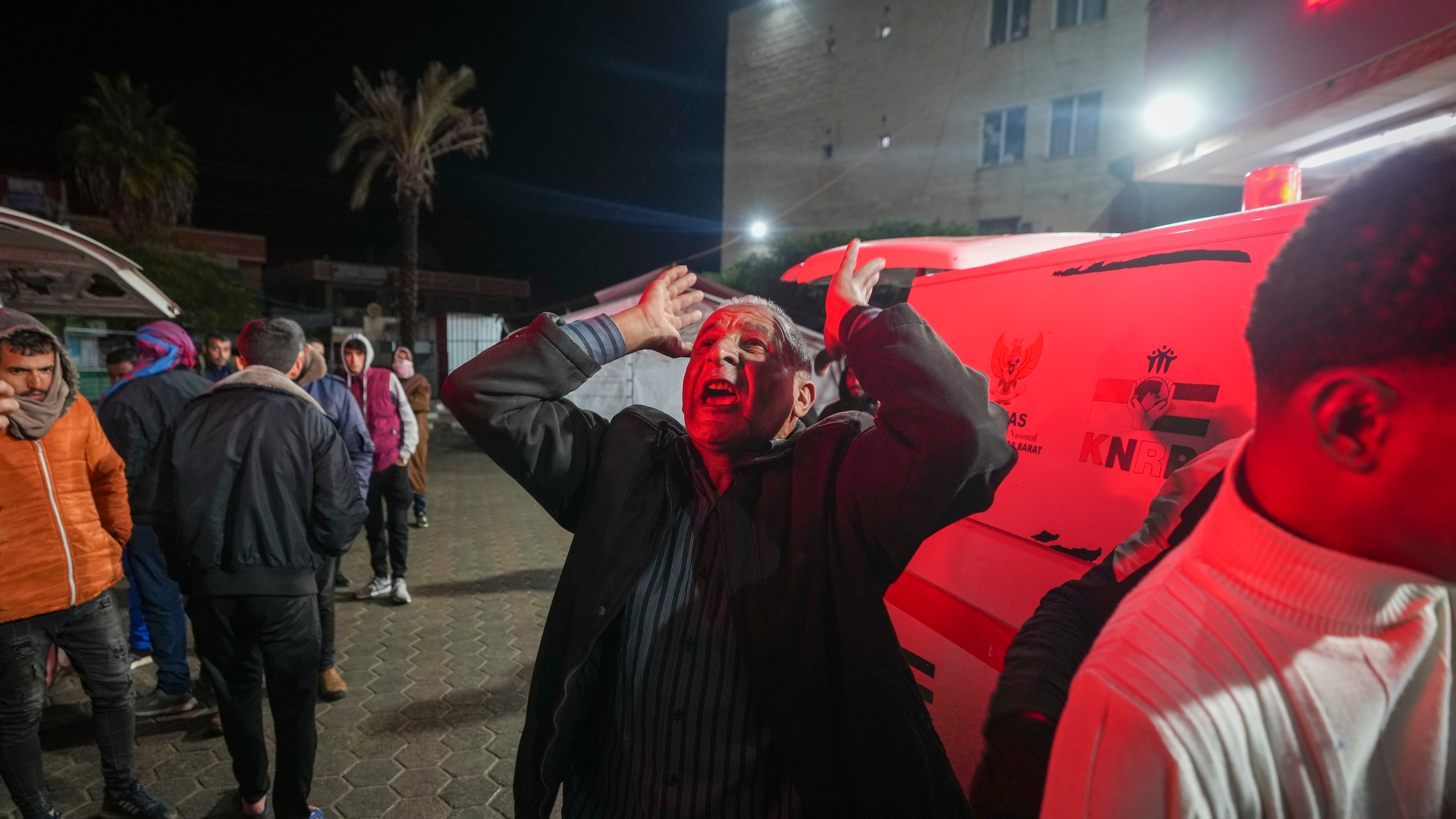 Ataque israelí mata a doce personas en Gaza.