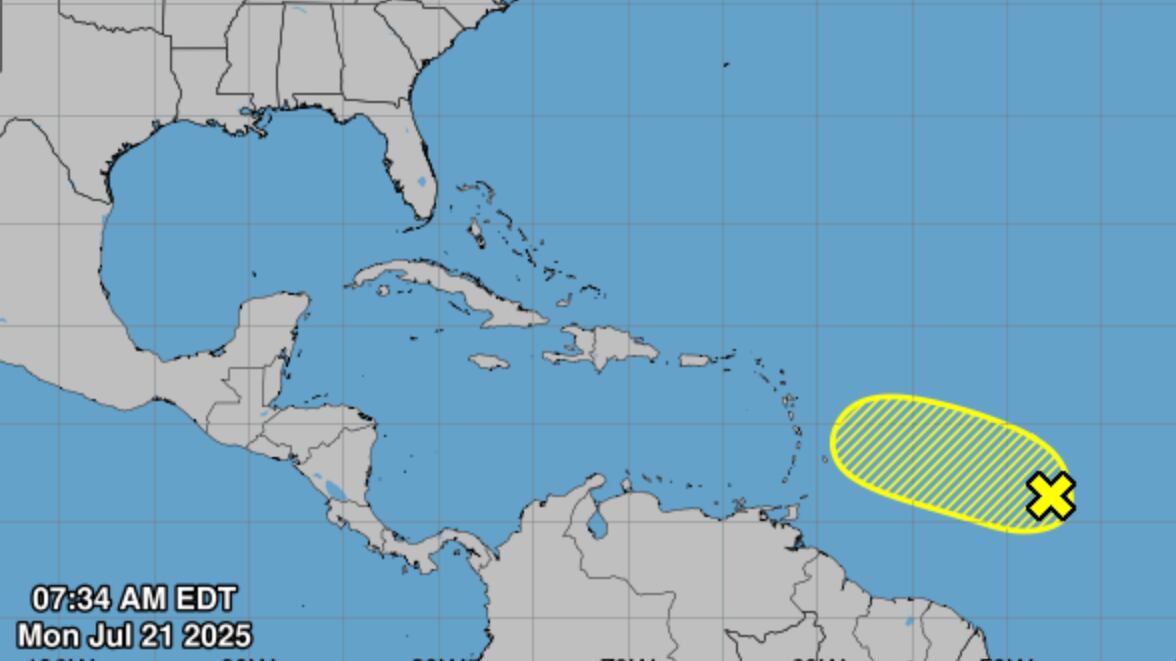 La agencia federal estimó en 20% la probabilidad de que el sistema se convierta en ciclón tropical tanto en las próximas 48 horas como en los próximos siete días.