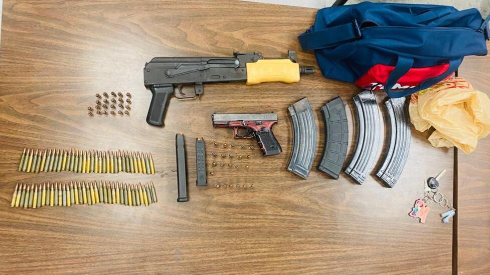 Evidencia ocupada tras arresto de mujer en Vega Alta.