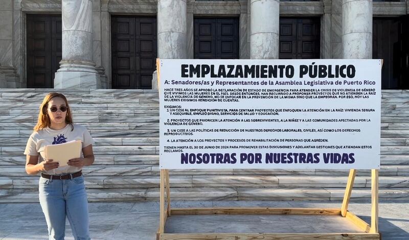 Colectiva Feminista realiza emplazamiento público en el Capitolio.