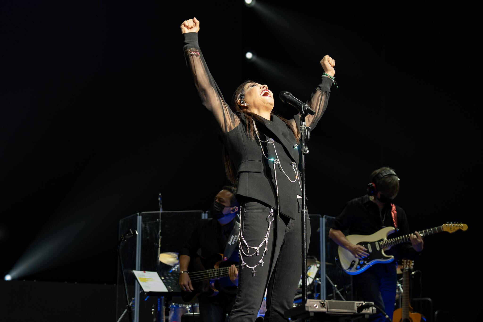 Ana Gabriel durante su presentación en el Coliseo de Puerto Rico.