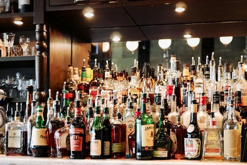 Roban 141 botellas de alcohol en comercio de Río Grande