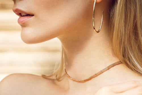 ¿Qué son las joyas ‘dainty’? El secreto para destacar tu look sin caer en excesos