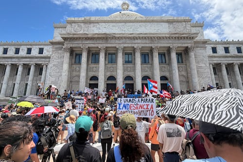 Miles protestan en el Viejo San Juan contra proyecto Esencia en Cabo Rojo